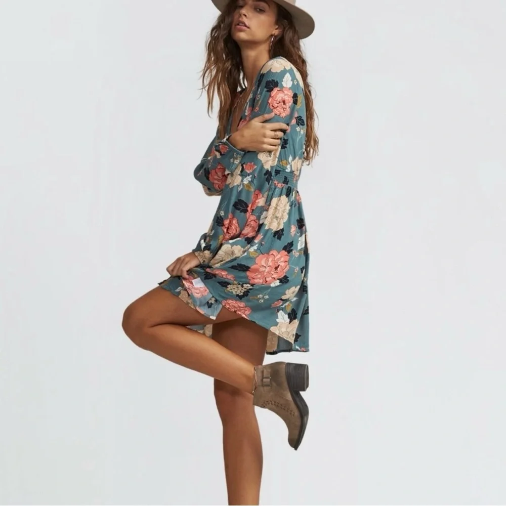 Billabong Your Love Skater Mini Dress Blue Pink Floral Flowy Rayon Boho Medium - Picture 2 of 12